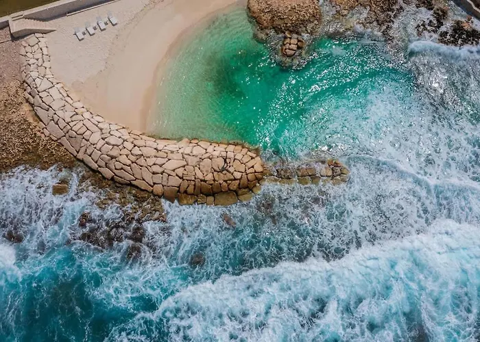 Luxury 9 Bedroom Beachfront In Jamaica *